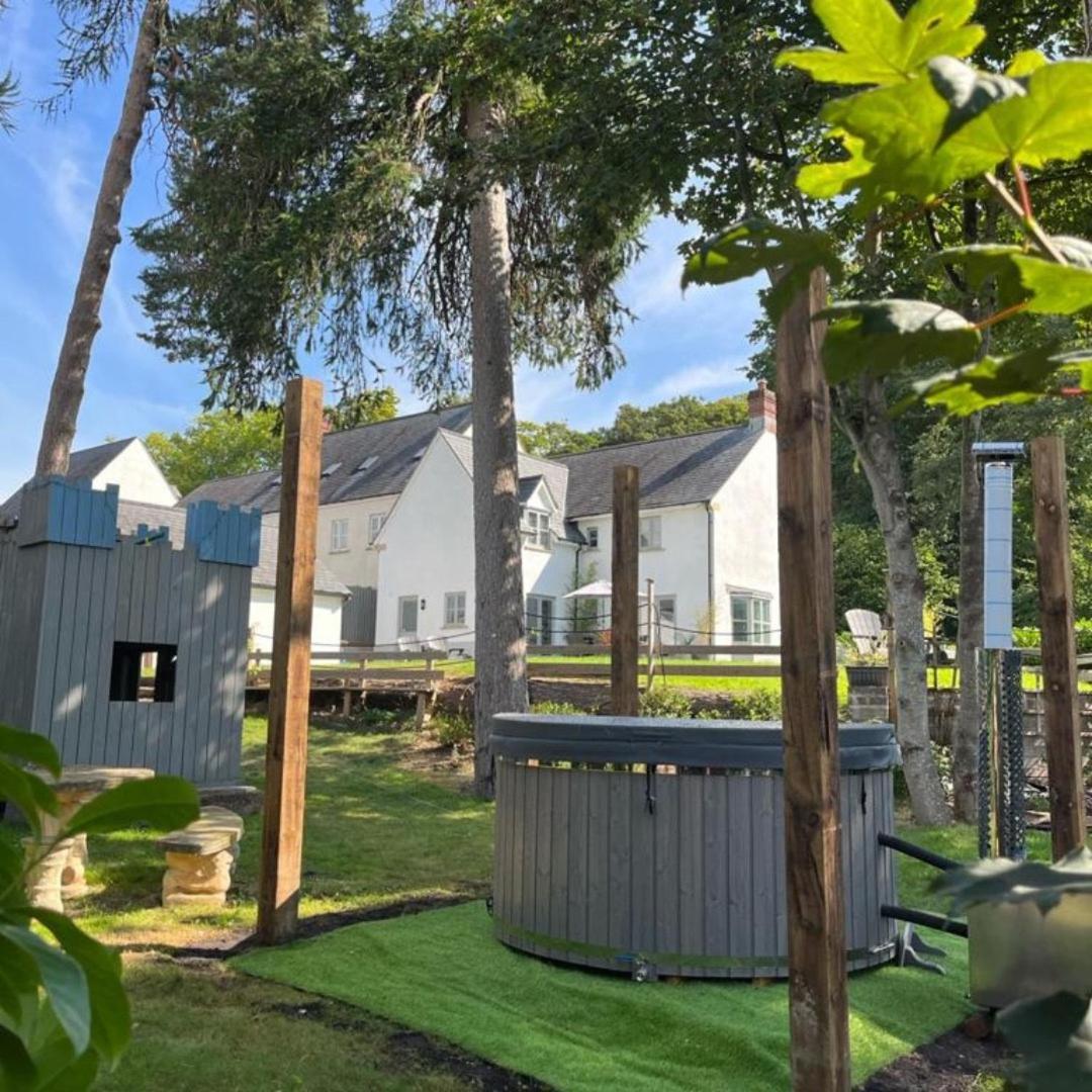 Beautiful 4-Bed Home, Hot Tub & Stunning Views - 阿伯加文尼 外观 照片